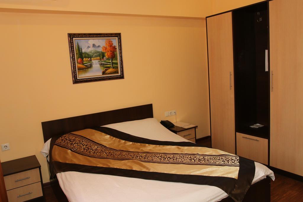 Kausar Hotel Almatý Habitación foto